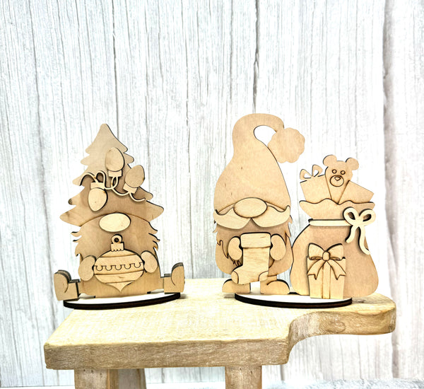 Set of 2 standing Christmas gnomes