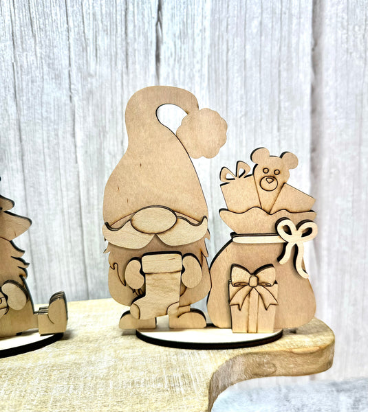 Set of 2 standing Christmas gnomes