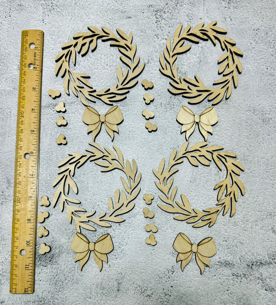 Set of 4 wreaths with bows