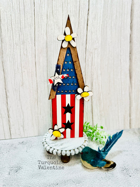 Standing patriotic birdhouse DIY