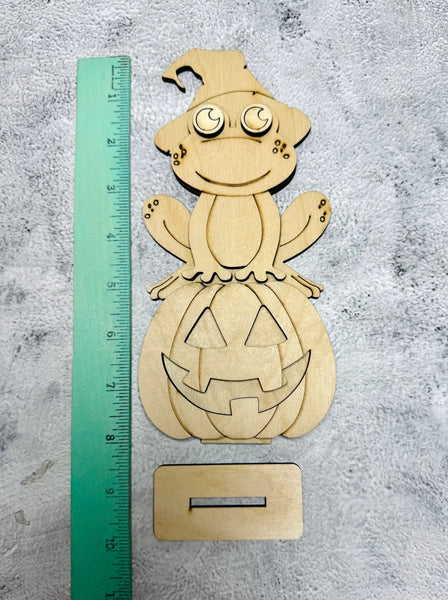 Frog sitting on a pumpkin standing DIY kit