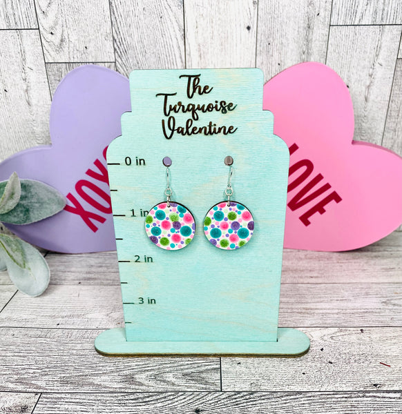 Round bright dots with white earrings