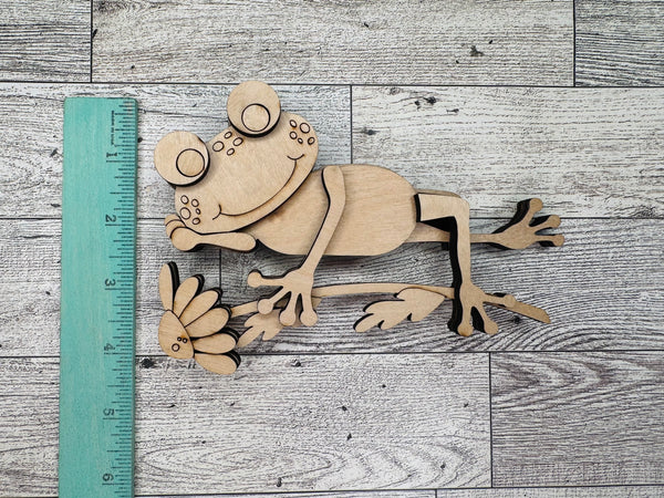 Ledge sitter frog with a flower DIY