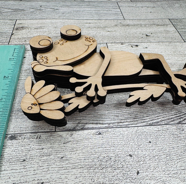Ledge sitter frog with a flower DIY
