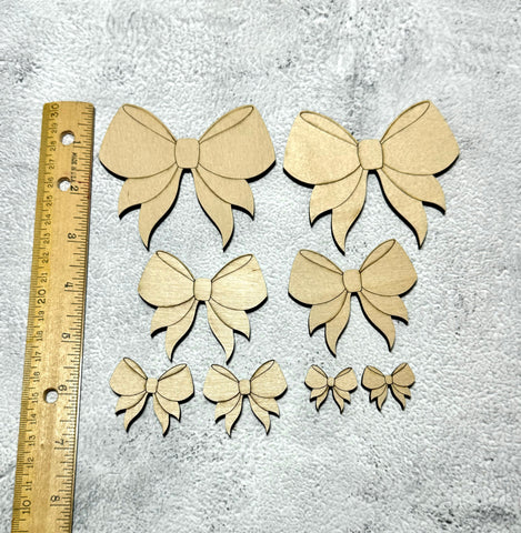 Set of 8 bows in various sizes