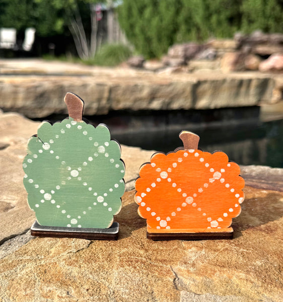 Mini standing scalloped pumpkins DIY kit