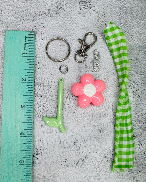 Simple flower bag charm/keychainDIY kit (pink)