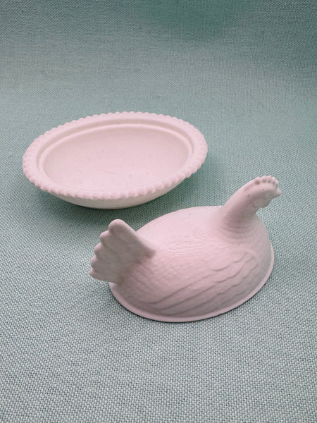 White 3D printed hen on the nest trinket dish