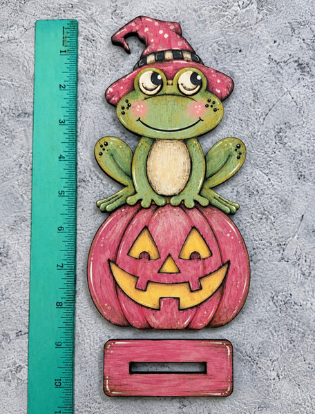 Frog sitting on a pumpkin standing DIY kit