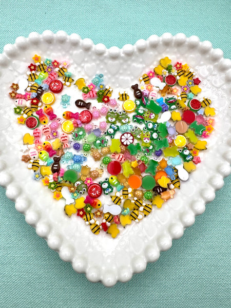 Mix of tiny bees, flowers, fish, fruit, frogs and turtles flatbacks