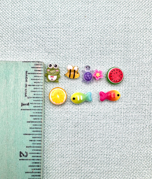 Mix of tiny bees, flowers, fish, fruit, frogs and turtles flatbacks