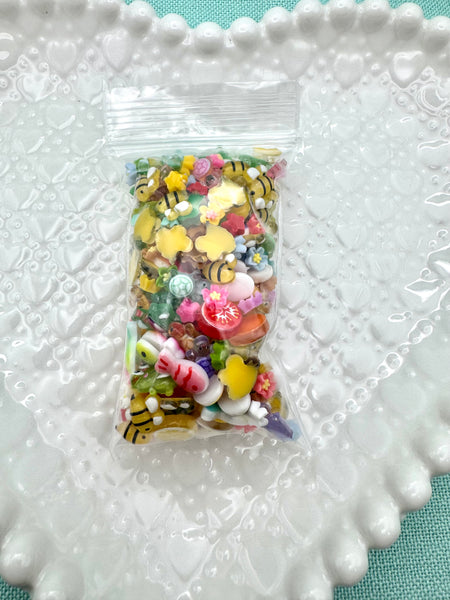 Mix of tiny bees, flowers, fish, fruit, frogs and turtles flatbacks