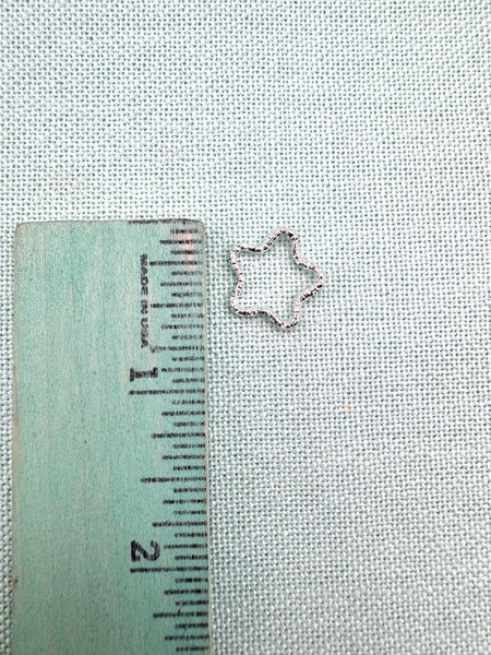Silver metal star shaped jump rings