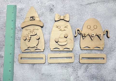 Set of 3 standing happy ghosts