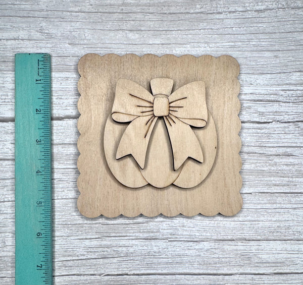 Scalloped square pumpkin sign