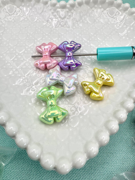 Colored bow beads (5)