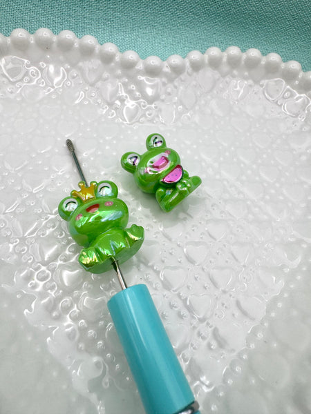 Acrylic frog beads (2)