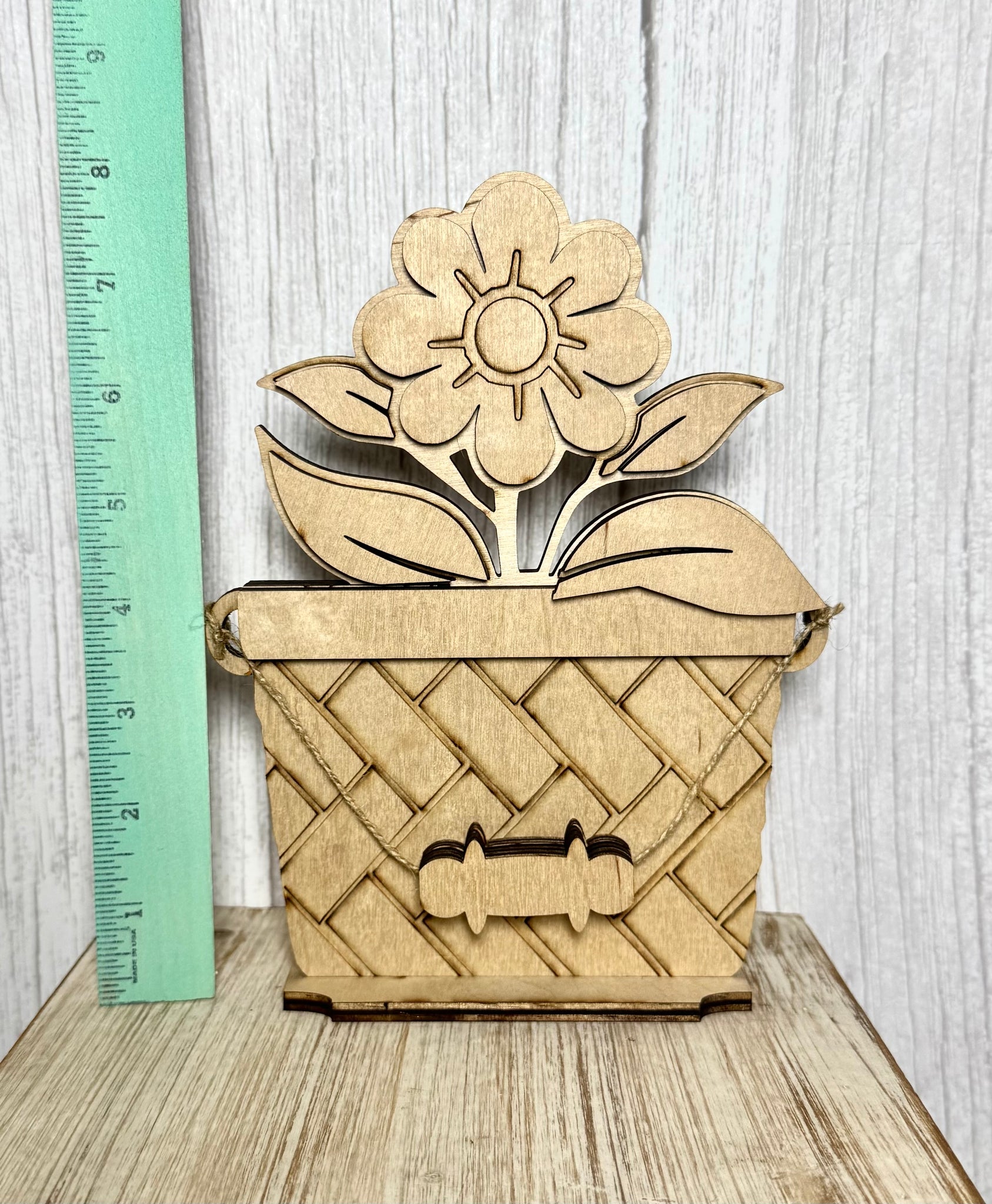 Interchangeable basket shelf sitter