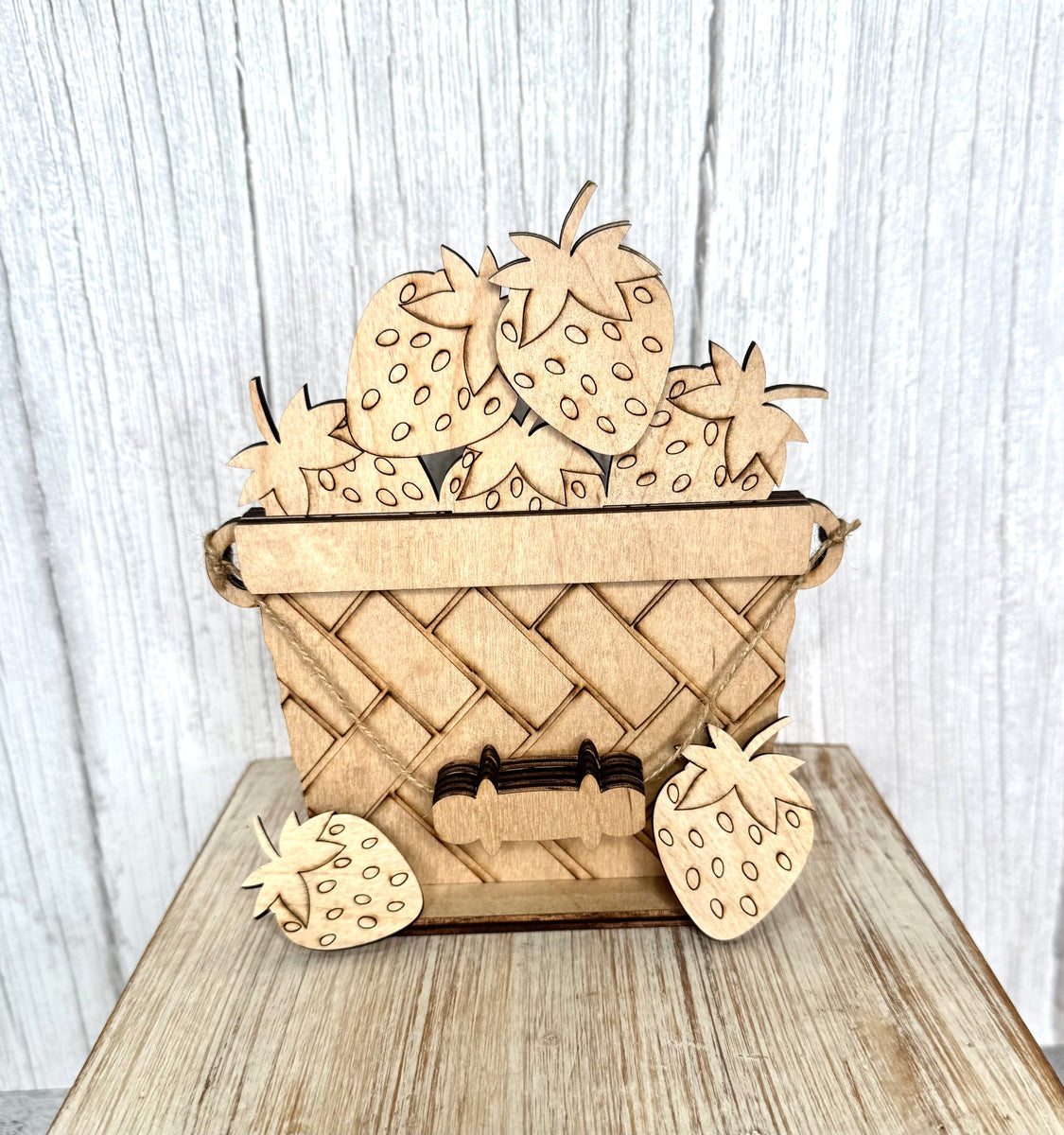 Strawberry insert for the interchangeable basket – Turquoise Valentine