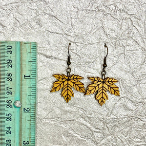 Leaf earrings yellow gold