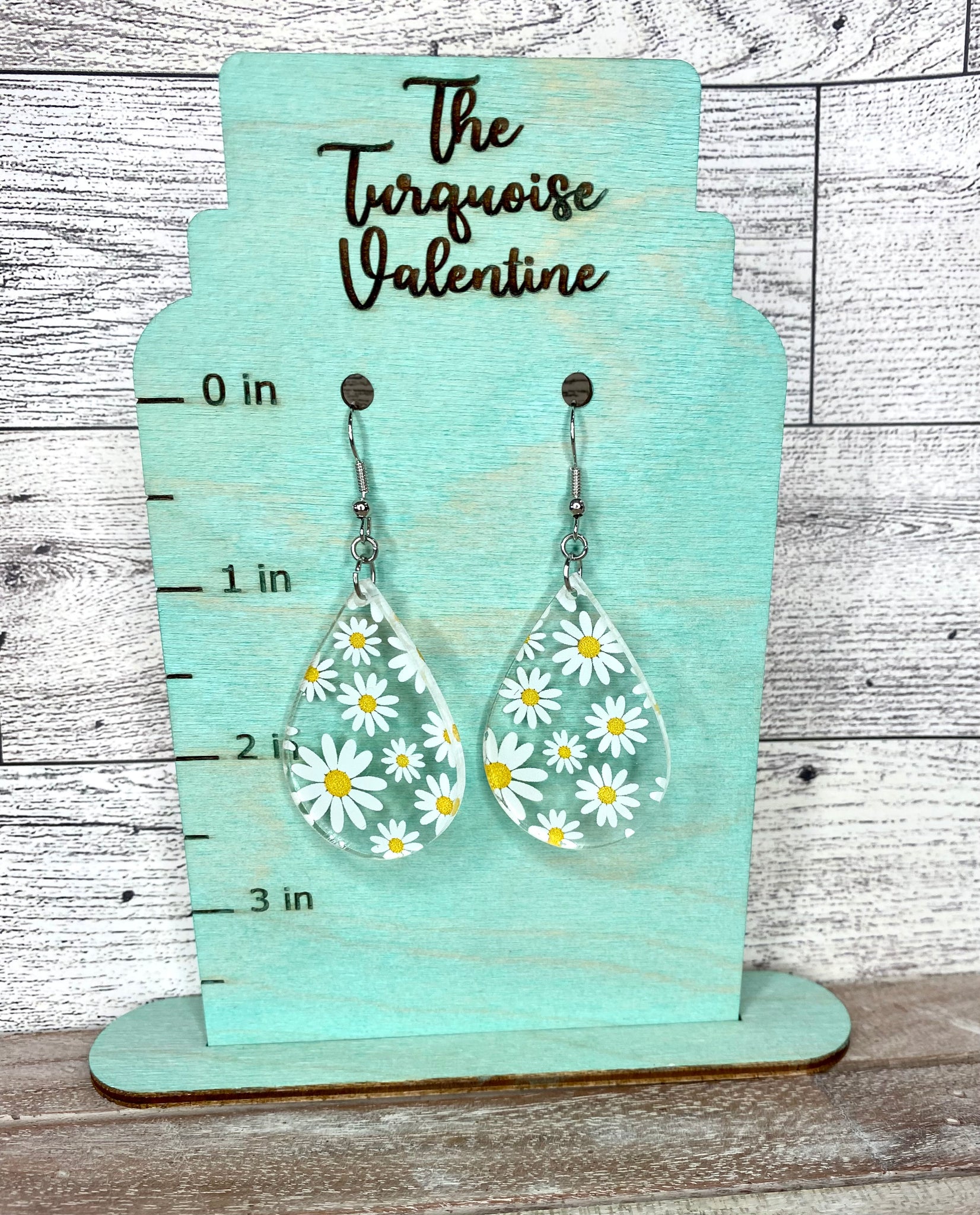 Teardrop acrylic daisy earrings