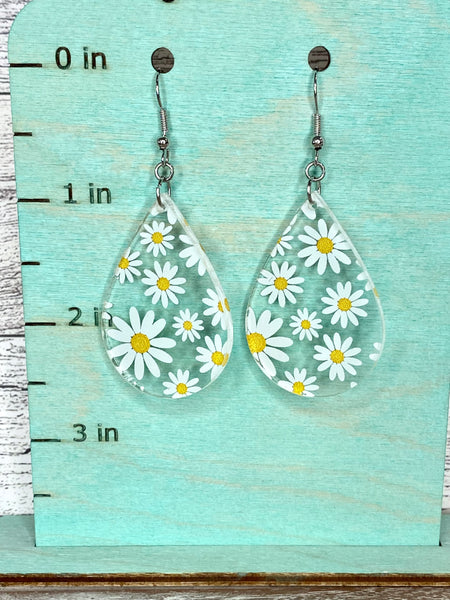 Teardrop acrylic daisy earrings